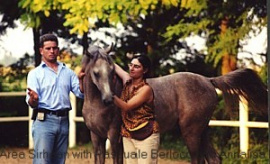 <b>Description: </b>Area Sirhaan (Ansata Iemhotep x Ansata Allegra) 1997 Dahman Shahwan. Photograped in Italy with Mrs Annalisa Monticelli and her husband Pasquale Berloco, 1998<br/><b>Copyright: </b>Virgilio Sadnik photo